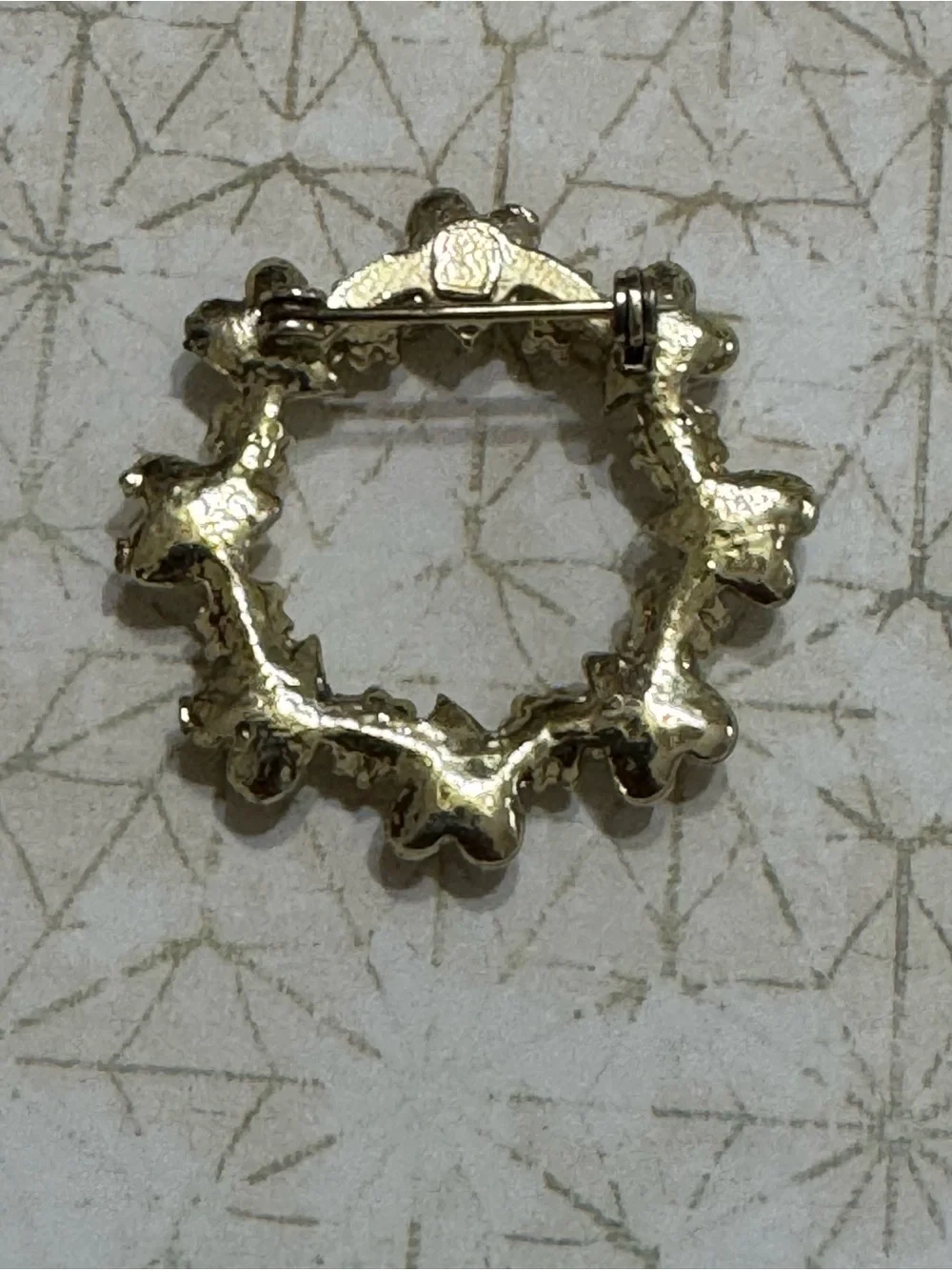 VINTAGE HEART WREATH BROOCH